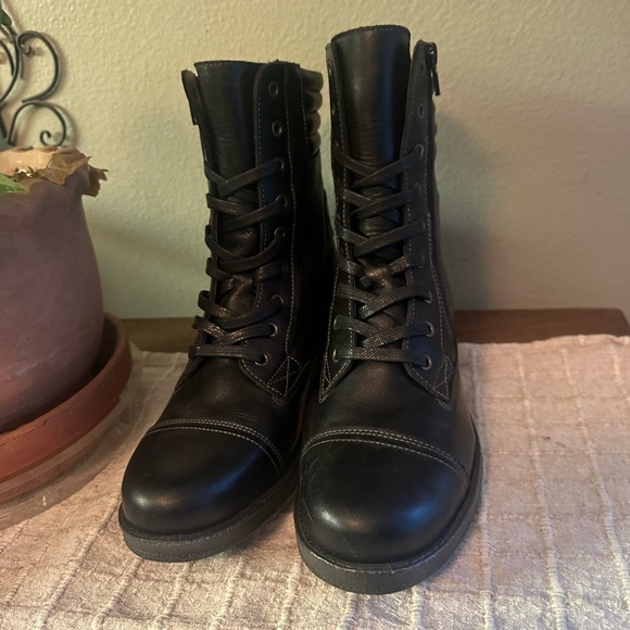 2 pairs of Taos boots - Picture 8 of 11